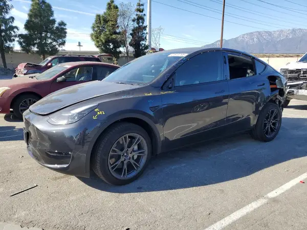 7SAYGDEE5SF242588 2025 TESLA MODEL Y - Image 1