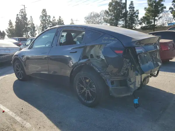 7SAYGDEE5SF242588 2025 TESLA MODEL Y - Image 2