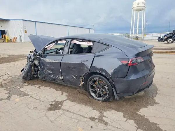 7SAYGDEE5SF256460 2025 TESLA MODEL Y - Image 2