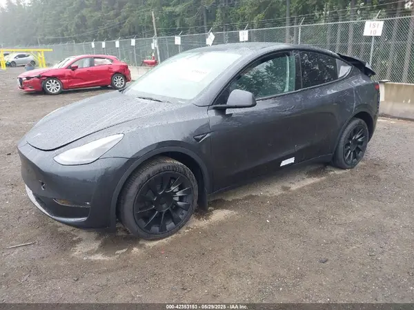 7SAYGDEE5SF262744 2025 TESLA MODEL Y - Image 2