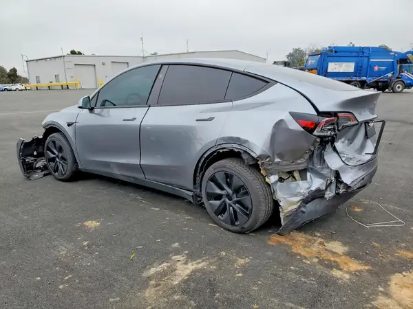 7SAYGDEE5SF275963 2025 TESLA MODEL Y - Image 2