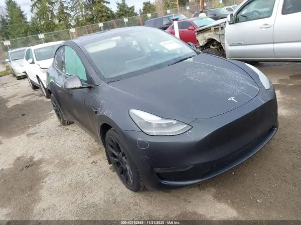 7SAYGDEE5SF278815 2025 TESLA MODEL Y - Image 1