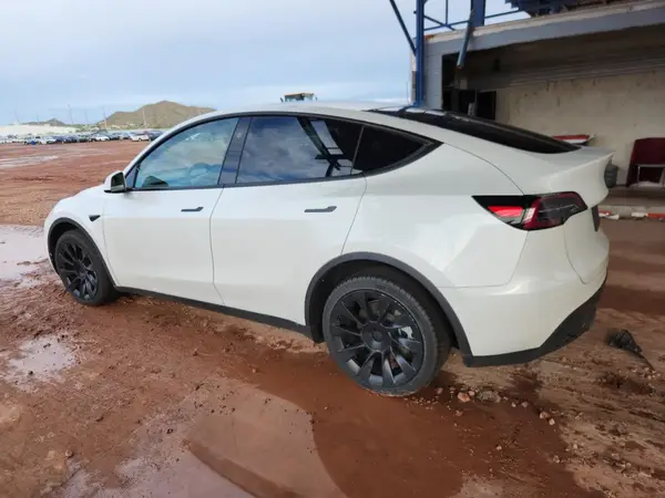 7SAYGDEE5SF281987 2025 TESLA MODEL Y - Image 2