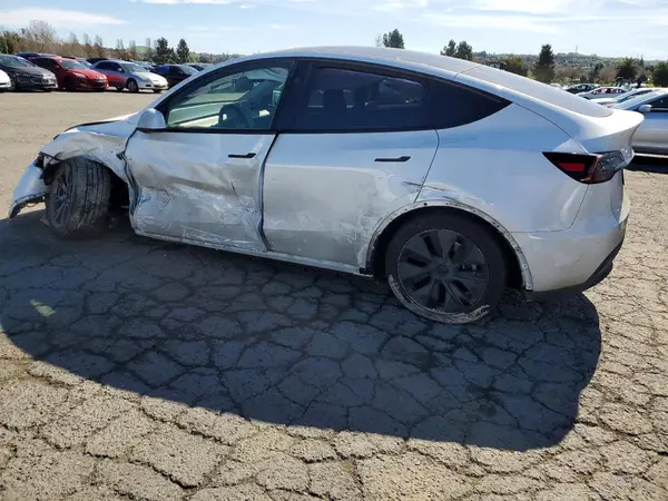 7SAYGDEE5SF282508 2025 TESLA MODEL Y - Image 2