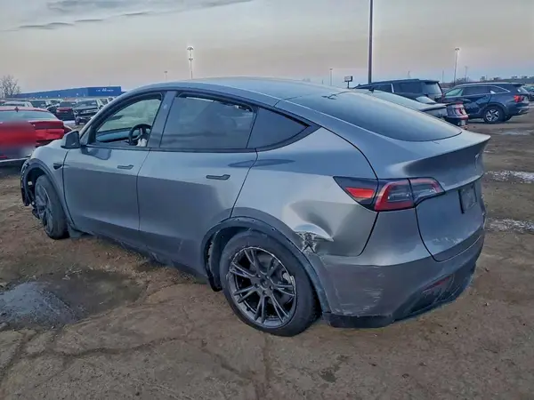 7SAYGDEE5SF283397 2025 TESLA MODEL Y - Image 2