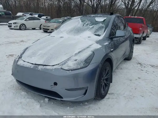 7SAYGDEE5SF293718 2025 TESLA MODEL Y - Image 2