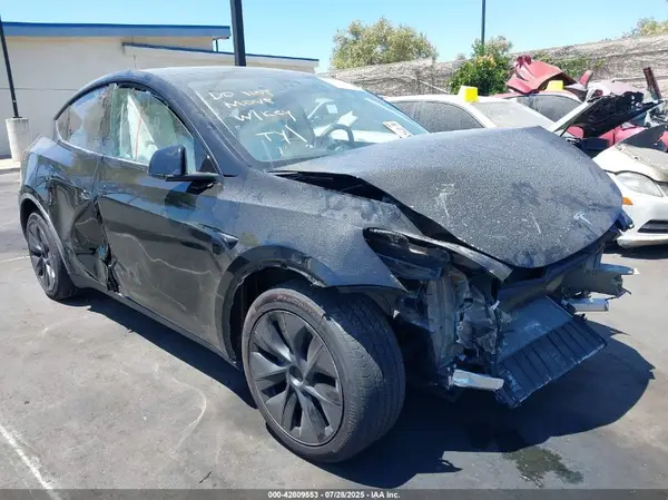 7SAYGDEE5SF297459 2025 TESLA MODEL Y - Image 1