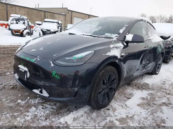 7SAYGDEE5SF302546 2025 TESLA MODEL Y - Image 2