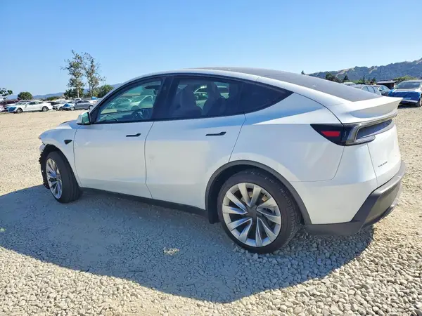 7SAYGDEE5TA382610 2026 TESLA MODEL Y - Image 2