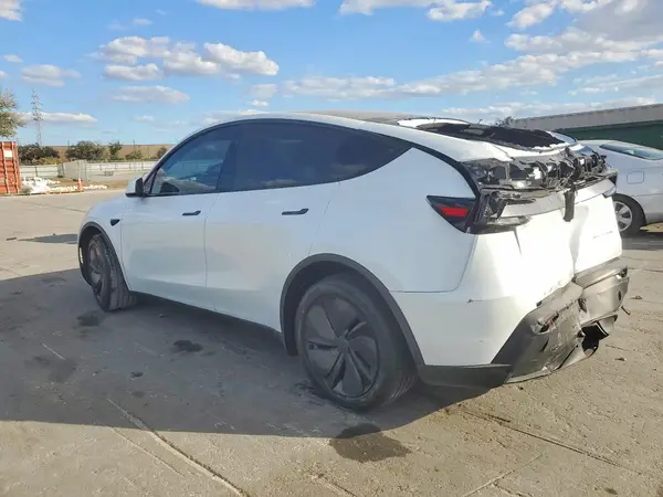 7SAYGDEE5TA405092 2026 TESLA MODEL Y - Image 2