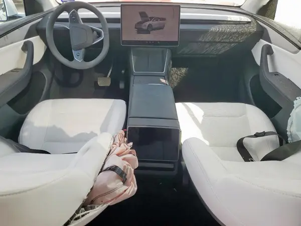 7SAYGDEE5TA406677 2026 TESLA MODEL Y - Image 8