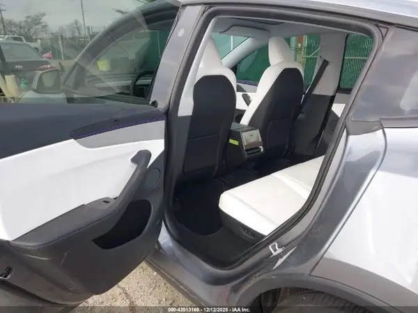 7SAYGDEE5TA414312 2026 TESLA MODEL Y - Image 8