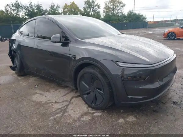 7SAYGDEE5TA465020 2026 TESLA MODEL Y - Image 1