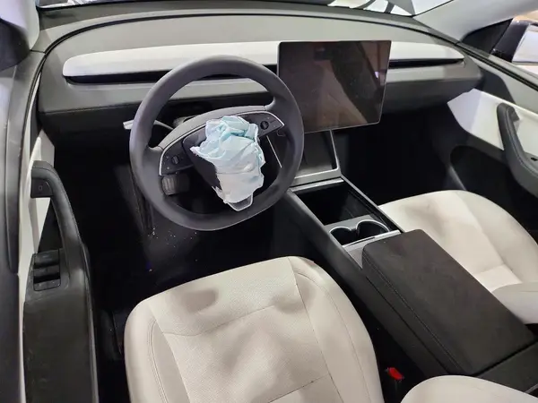 7SAYGDEE5TA500848 2026 TESLA MODEL Y - Image 8