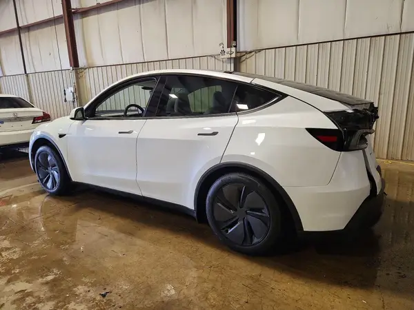 7SAYGDEE5TA581978 2026 TESLA MODEL Y - Image 2