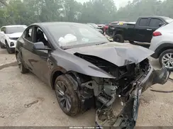 7SAYGDEE5TA702413 2026 TESLA MODEL Y