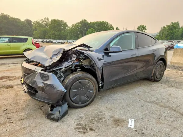 7SAYGDEE5TA705912 2026 TESLA MODEL Y - Image 1
