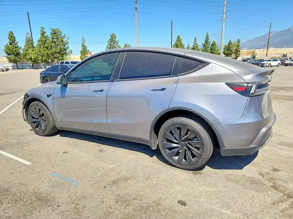 7SAYGDEE5TF329439 2026 TESLA MODEL Y - Image 2