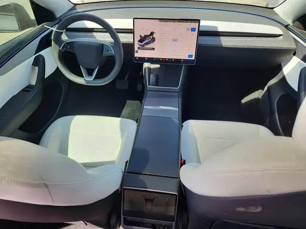 7SAYGDEE5TF329439 2026 TESLA MODEL Y - Image 8