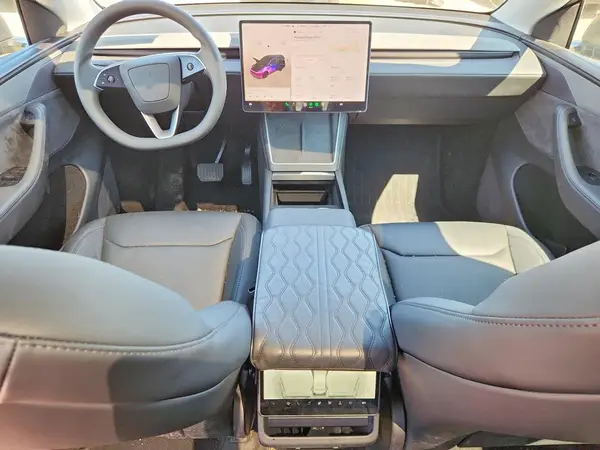 7SAYGDEE5TF333118 2026 TESLA MODEL Y - Image 8