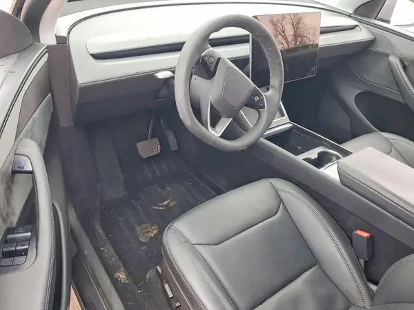 7SAYGDEE5TF336908 2026 TESLA MODEL Y - Image 8
