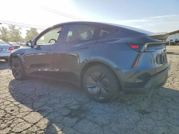 7SAYGDEE5TF349030 2026 TESLA MODEL Y - Image 2