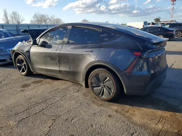 7SAYGDEE5TF358987 2026 TESLA MODEL Y - Image 2