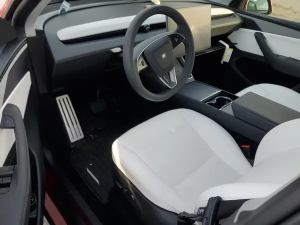 7SAYGDEE5TF363591 2026 TESLA MODEL Y - Image 8