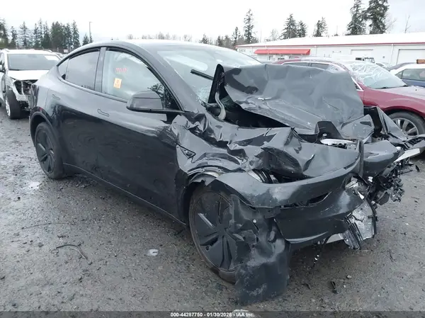 7SAYGDEE5TF427130 2026 TESLA MODEL Y - Image 1