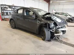 7SAYGDEE5TF448723 2026 TESLA MODEL Y