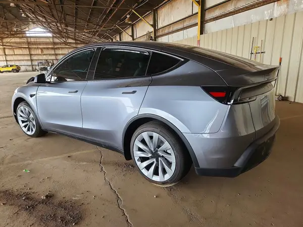 7SAYGDEE5TF563550 2026 TESLA MODEL Y - Image 2