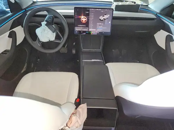7SAYGDEE5TF563550 2026 TESLA MODEL Y - Image 8