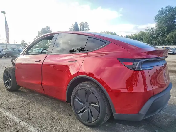 7SAYGDEE5TF596564 2026 TESLA MODEL Y - Image 2