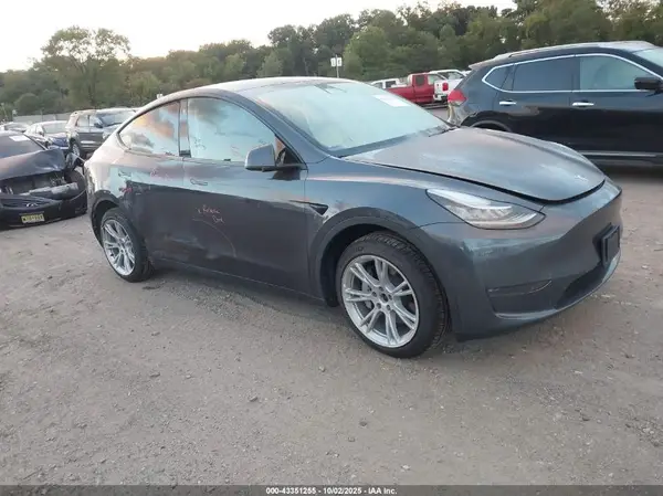 7SAYGDEE6NA011670 2022 TESLA MODEL Y - Image 1