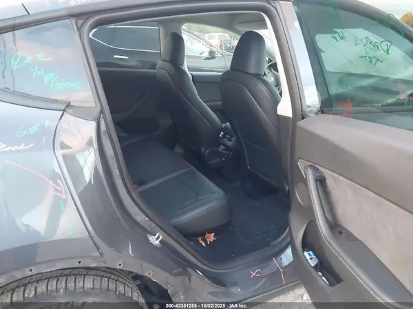 7SAYGDEE6NA011670 2022 TESLA MODEL Y - Image 8
