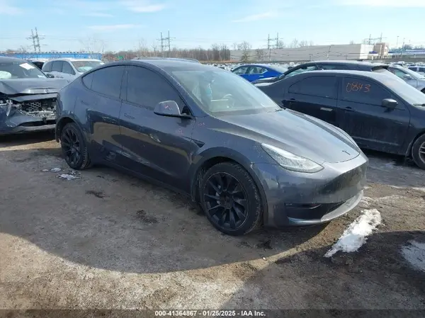 7SAYGDEE6NA013757 2022 TESLA MODEL Y - Image 1