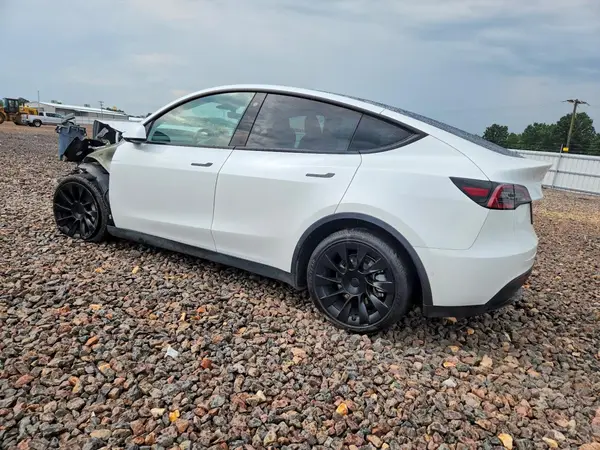 7SAYGDEE6NA016352 2022 TESLA MODEL Y - Image 2