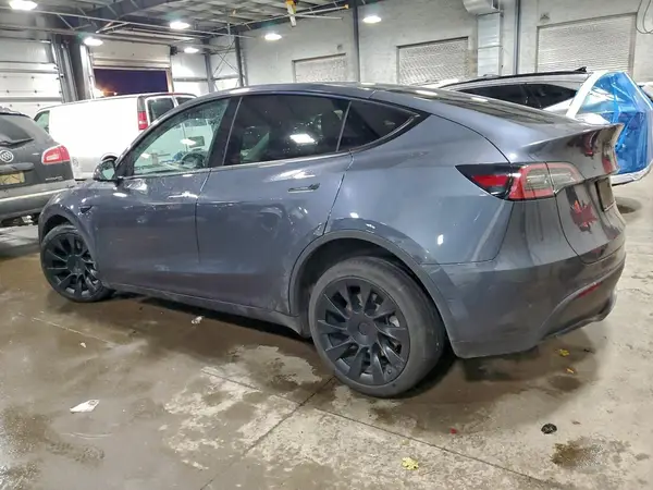 7SAYGDEE6NA019073 2022 TESLA MODEL Y - Image 2