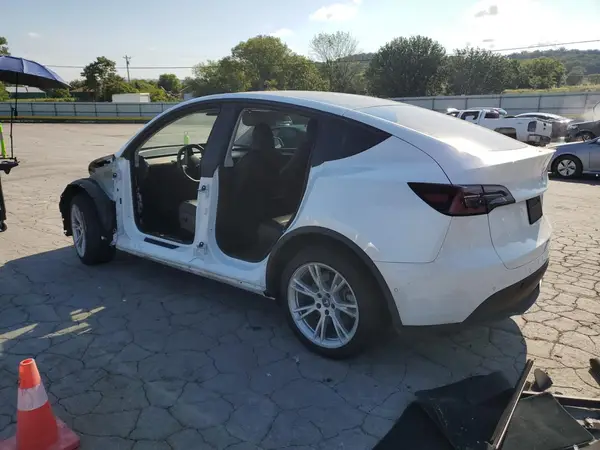 7SAYGDEE6NA022832 2022 TESLA MODEL Y - Image 2