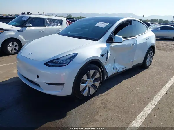 7SAYGDEE6NF313818 2022 TESLA MODEL Y - Image 2