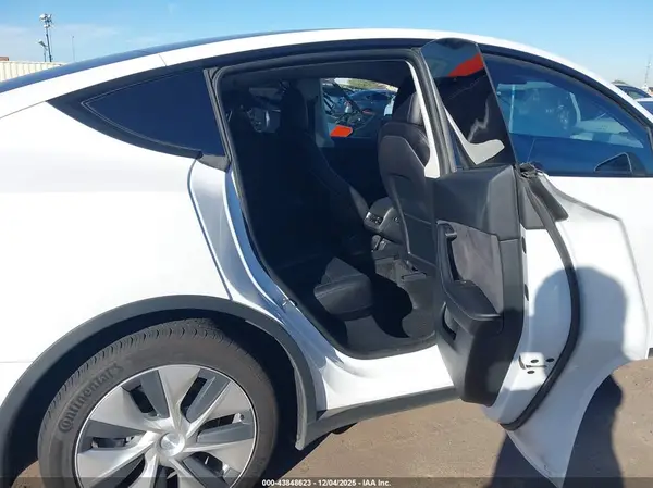 7SAYGDEE6NF313818 2022 TESLA MODEL Y - Image 8
