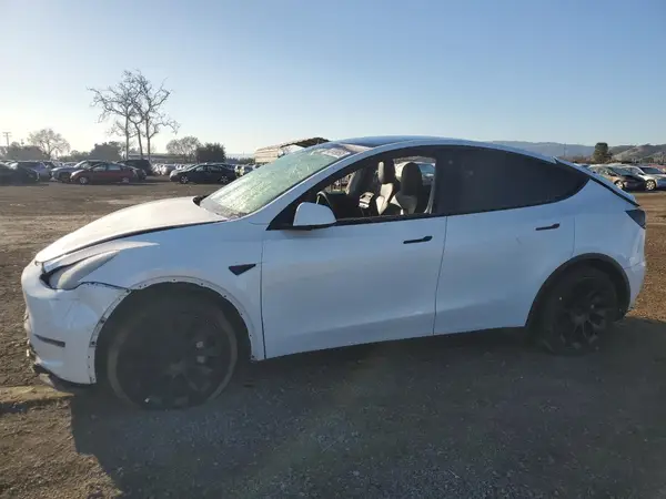 7SAYGDEE6NF330165 2022 TESLA MODEL Y - Image 1