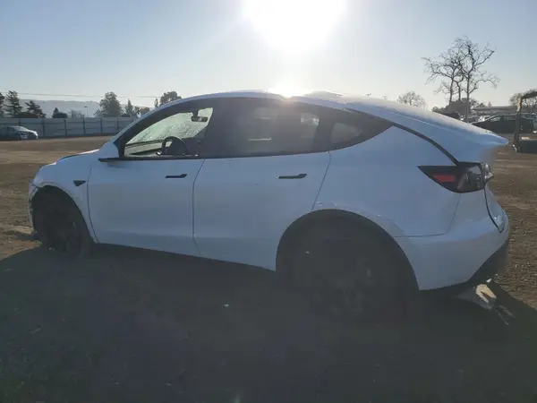 7SAYGDEE6NF330165 2022 TESLA MODEL Y - Image 2
