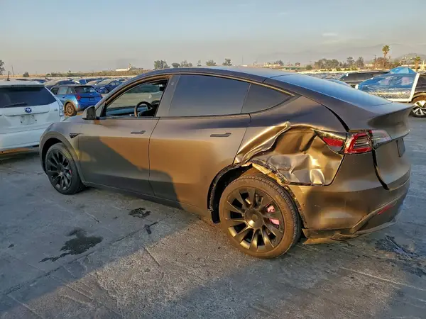 7SAYGDEE6NF331395 2022 TESLA MODEL Y - Image 2