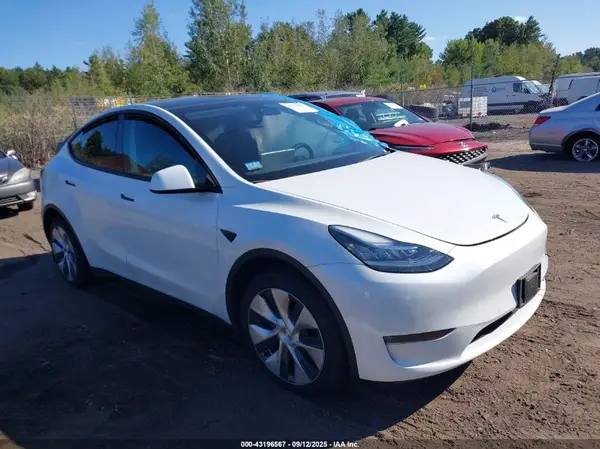 7SAYGDEE6NF337729 2022 TESLA MODEL Y - Image 1