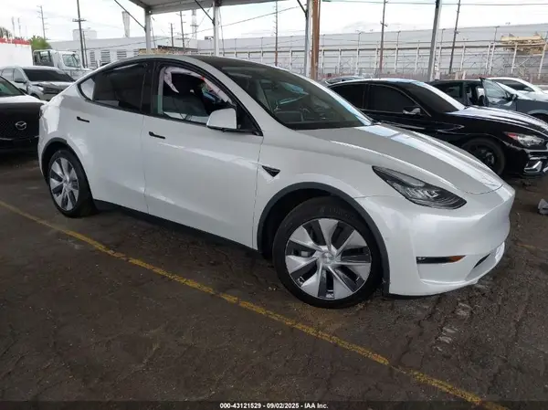 7SAYGDEE6NF345426 2022 TESLA MODEL Y - Image 1