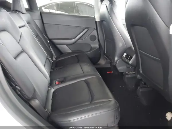 7SAYGDEE6NF345426 2022 TESLA MODEL Y - Image 8