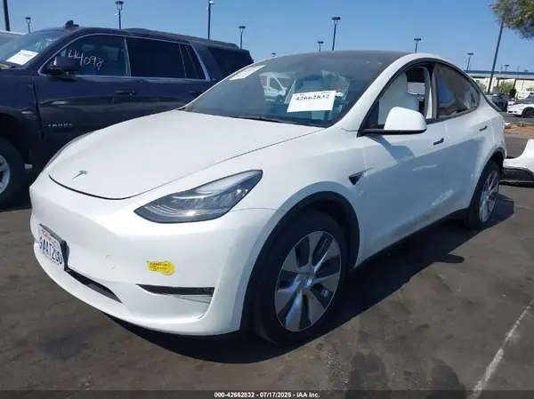 7SAYGDEE6NF345975 2022 TESLA MODEL Y - Image 2