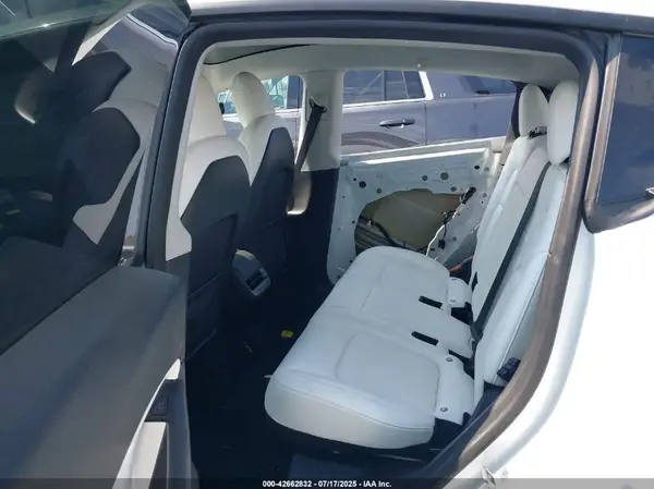 7SAYGDEE6NF345975 2022 TESLA MODEL Y - Image 8