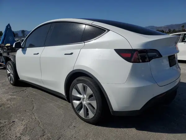 7SAYGDEE6NF353848 2022 TESLA MODEL Y - Image 2